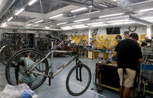 Biciclot, la cooperativa que da una segunda vida a las bicicletas para fomentar la movilidad sostenible