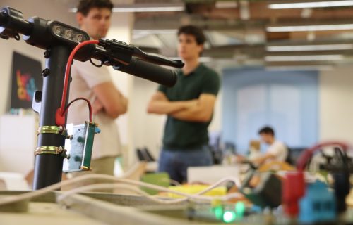 La start-up catalana Magnetika quiere revolucionar la carga eléctrica de pequeños vehículos con una tecnología inalámbrica